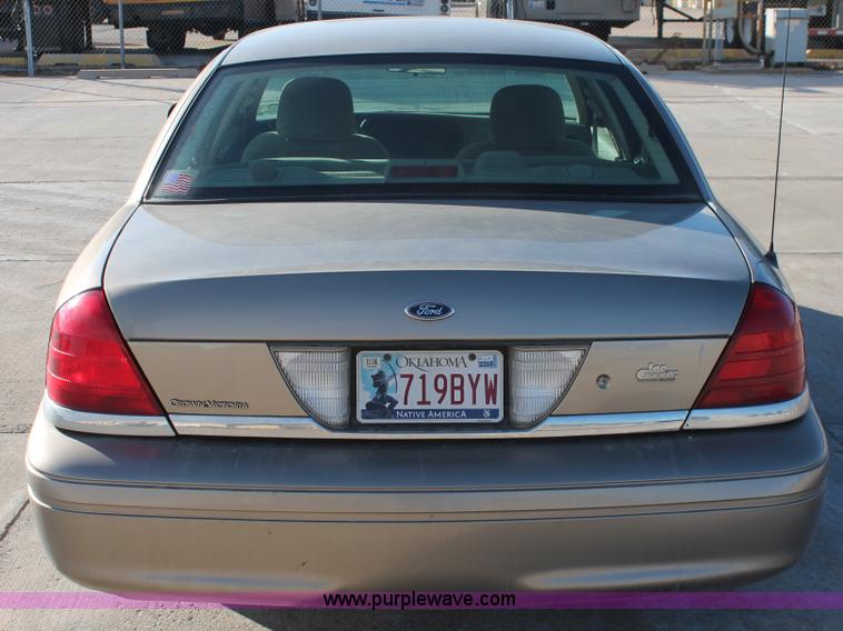 image for item L6776 2005 Ford Crown Victoria
