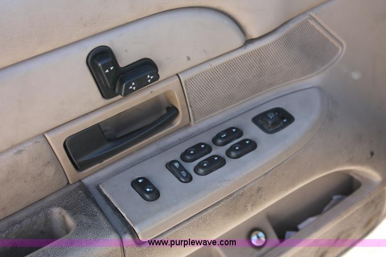 image for item L6776 2005 Ford Crown Victoria