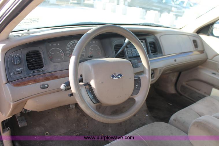 image for item L6776 2005 Ford Crown Victoria