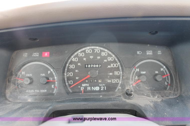 image for item L6776 2005 Ford Crown Victoria