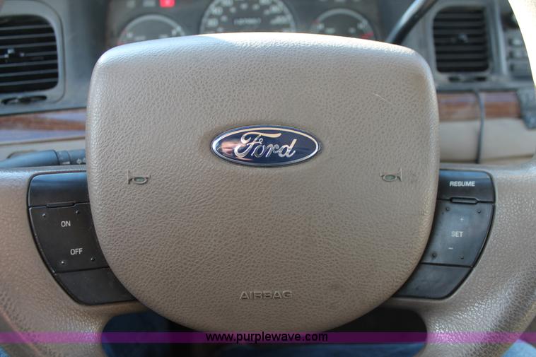 image for item L6776 2005 Ford Crown Victoria