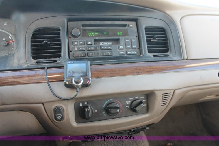 image for item L6776 2005 Ford Crown Victoria