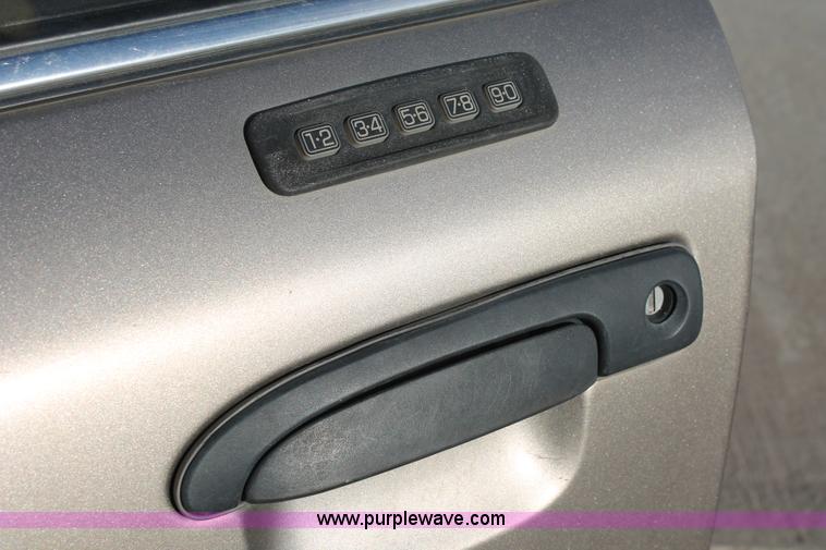 image for item L6776 2005 Ford Crown Victoria