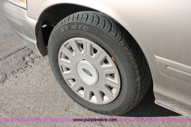image for item L6776 2005 Ford Crown Victoria