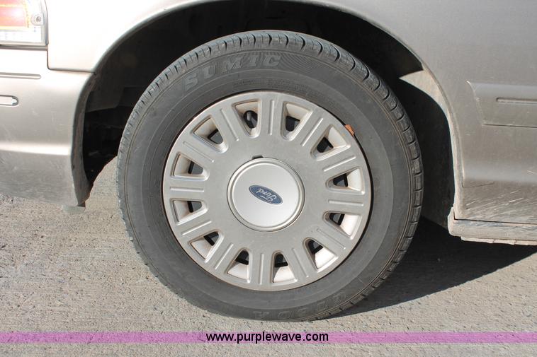 image for item L6776 2005 Ford Crown Victoria