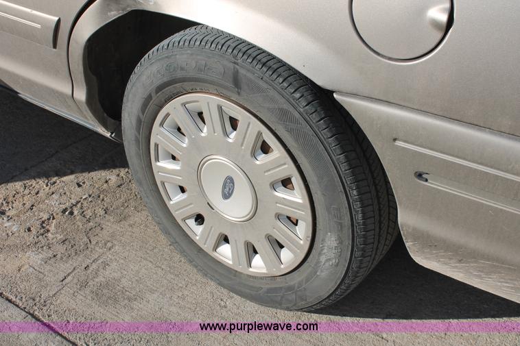 image for item L6776 2005 Ford Crown Victoria