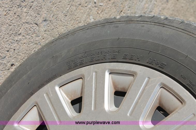 image for item L6776 2005 Ford Crown Victoria