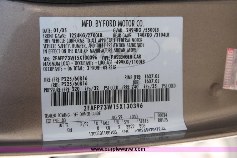 image for item L6776 2005 Ford Crown Victoria