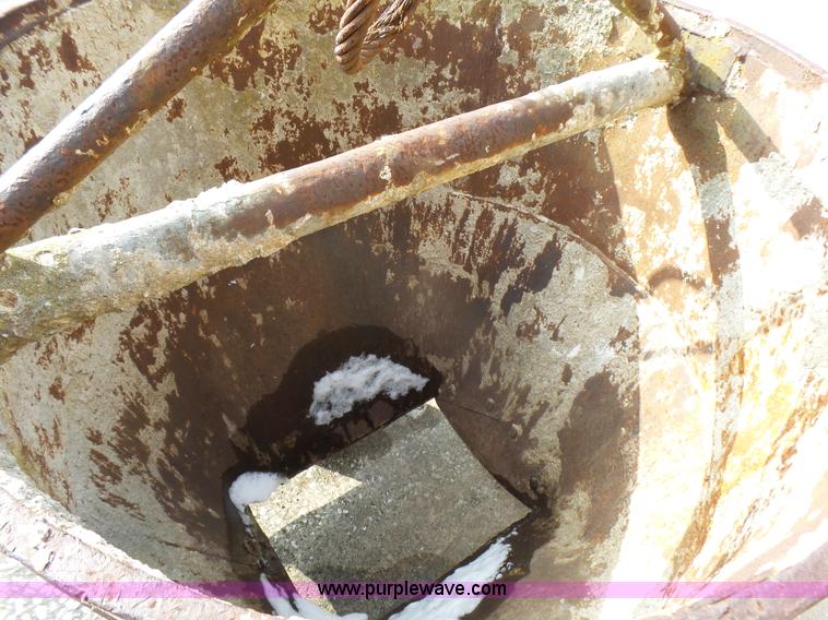 image for item BG9162 Concrete bucket