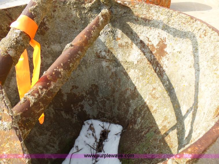 image for item BG9163 Concrete bucket