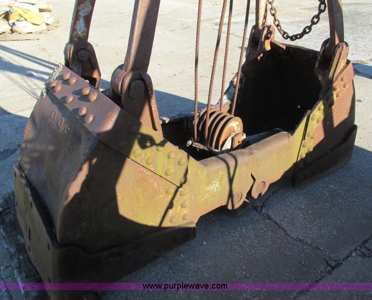 image for item BG9167 Clamshell bucket