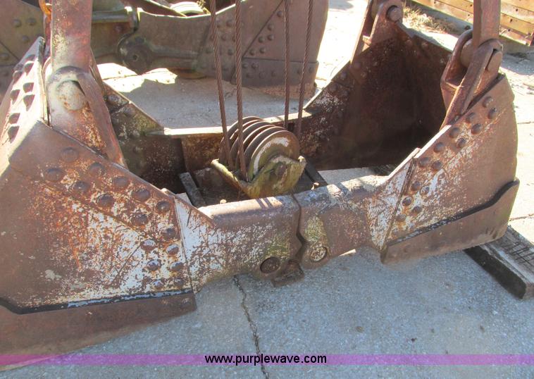 image for item BG9167 Clamshell bucket