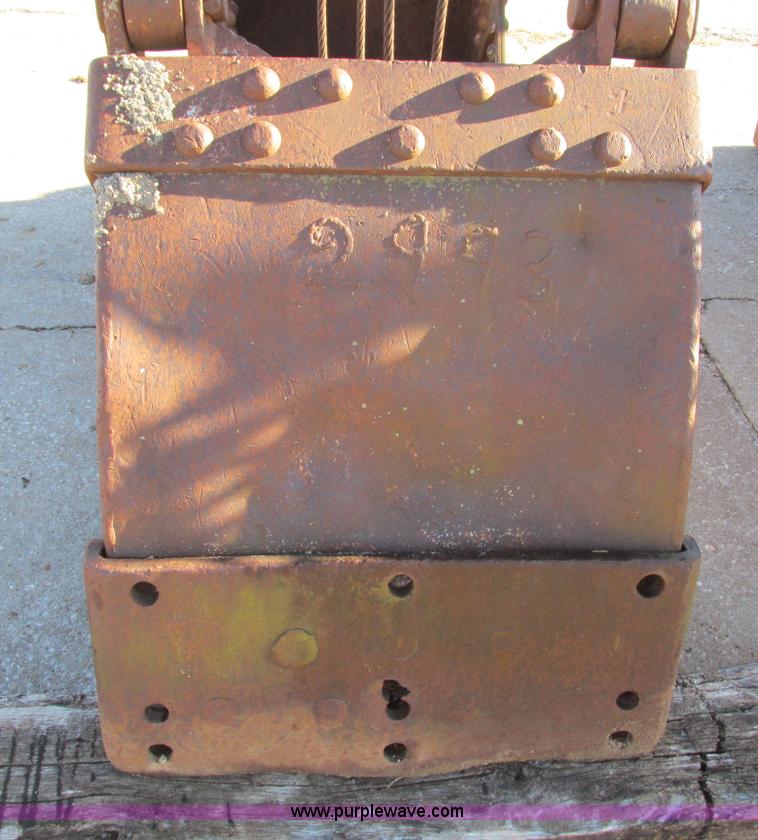 image for item BG9167 Clamshell bucket