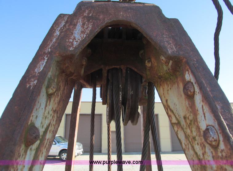 image for item BG9167 Clamshell bucket