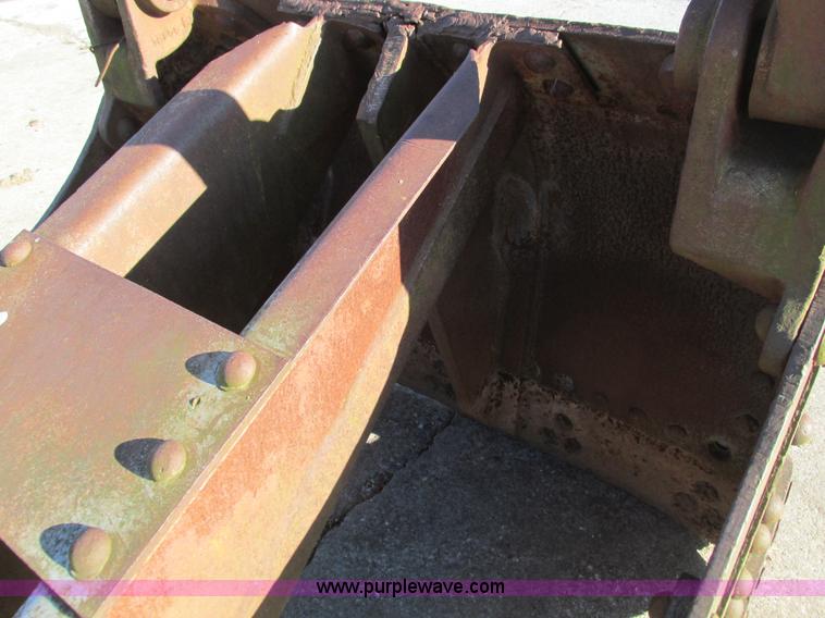 image for item BG9169 (2) clam shell buckets