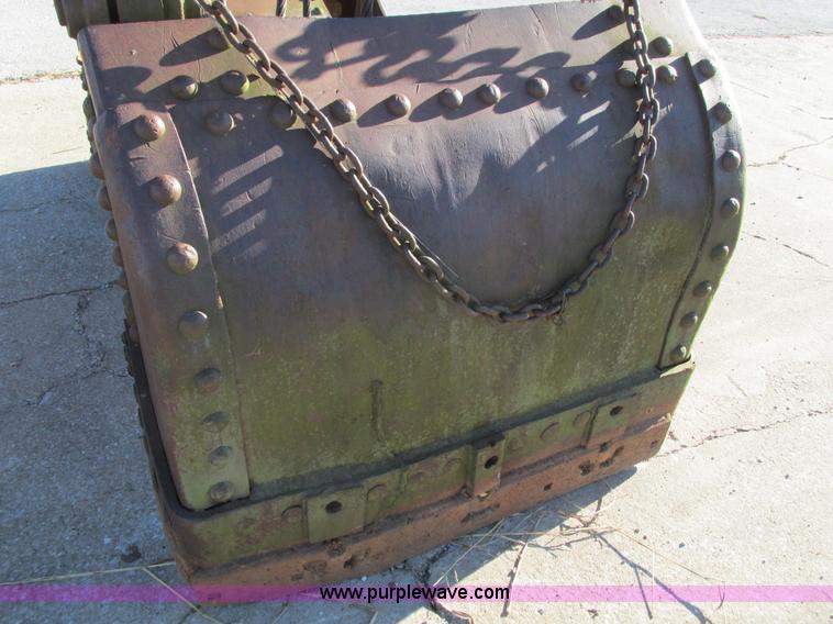 image for item BG9169 (2) clam shell buckets