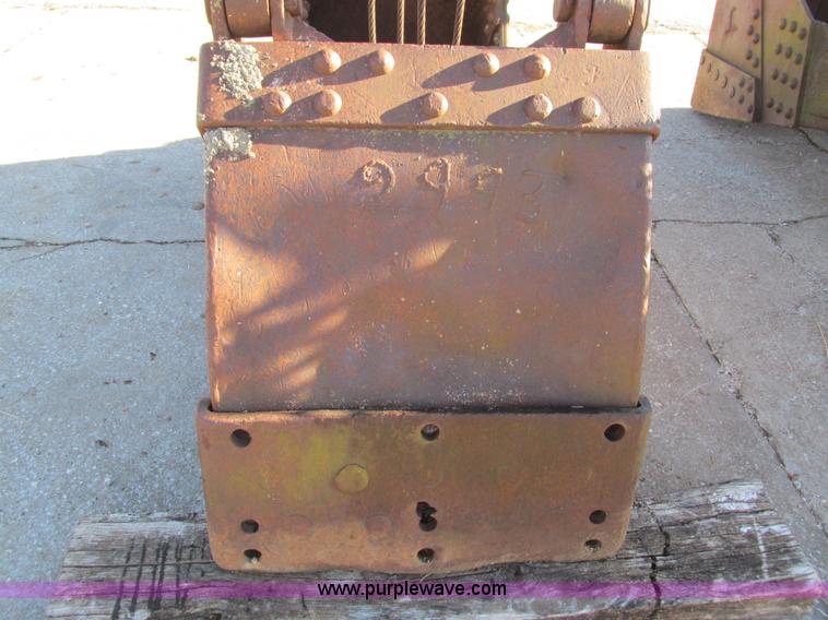 image for item BG9169 (2) clam shell buckets