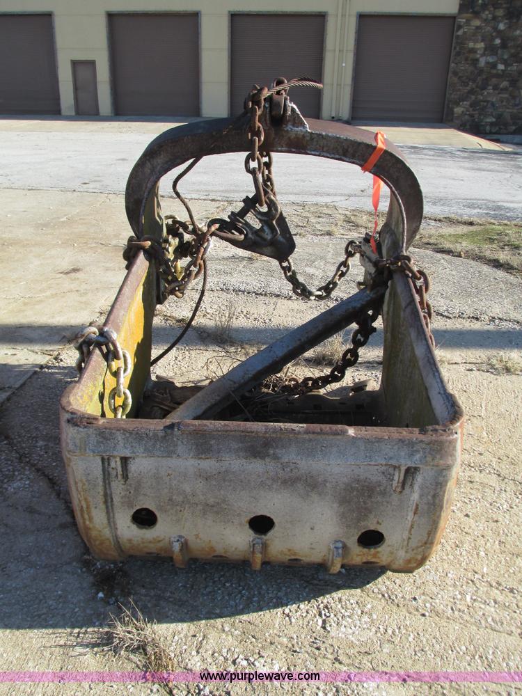 Dragline bucket in Brookline Station, MO Item BG9172 sold Purple Wave