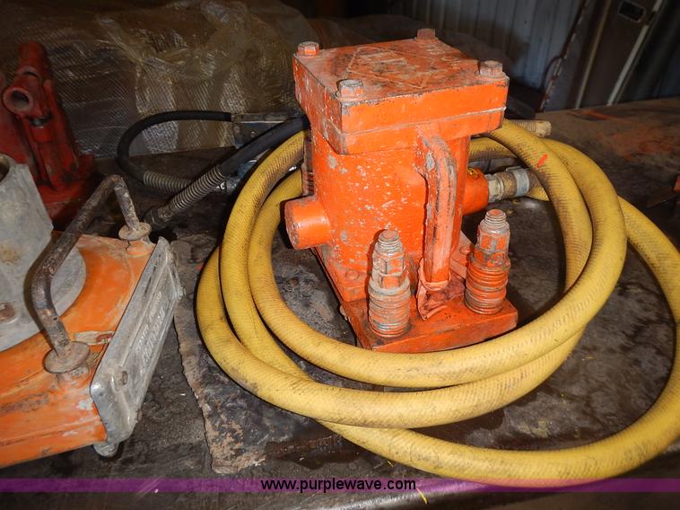 image for item BN9051 (16) assorted hydraulic jacks
