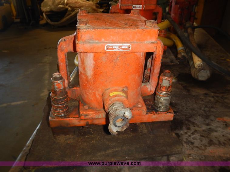 image for item BN9051 (16) assorted hydraulic jacks