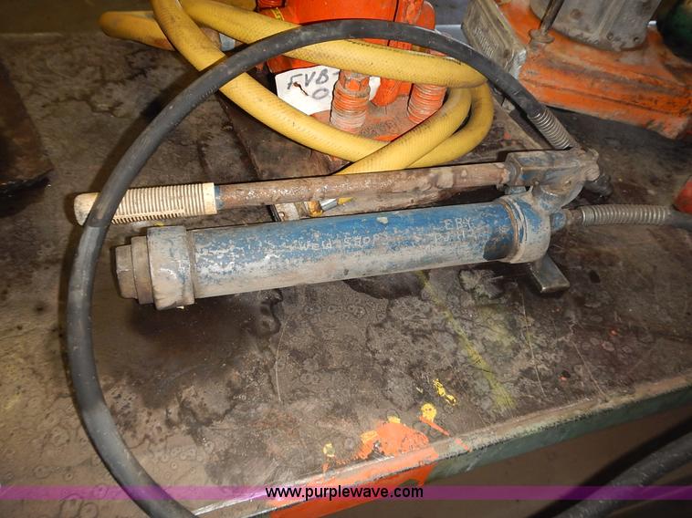 image for item BN9051 (16) assorted hydraulic jacks