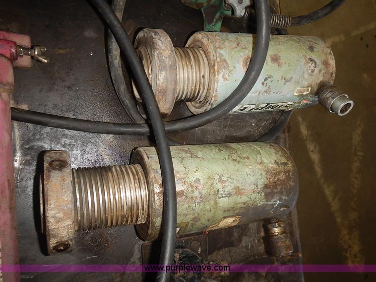 image for item BN9051 (16) assorted hydraulic jacks