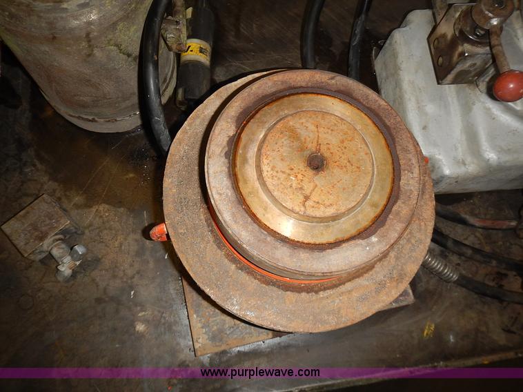 image for item BN9051 (16) assorted hydraulic jacks