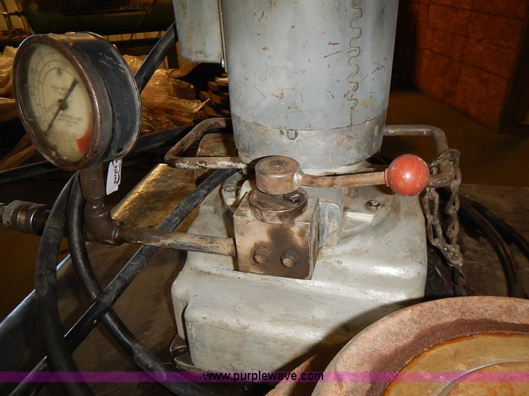 image for item BN9051 (16) assorted hydraulic jacks