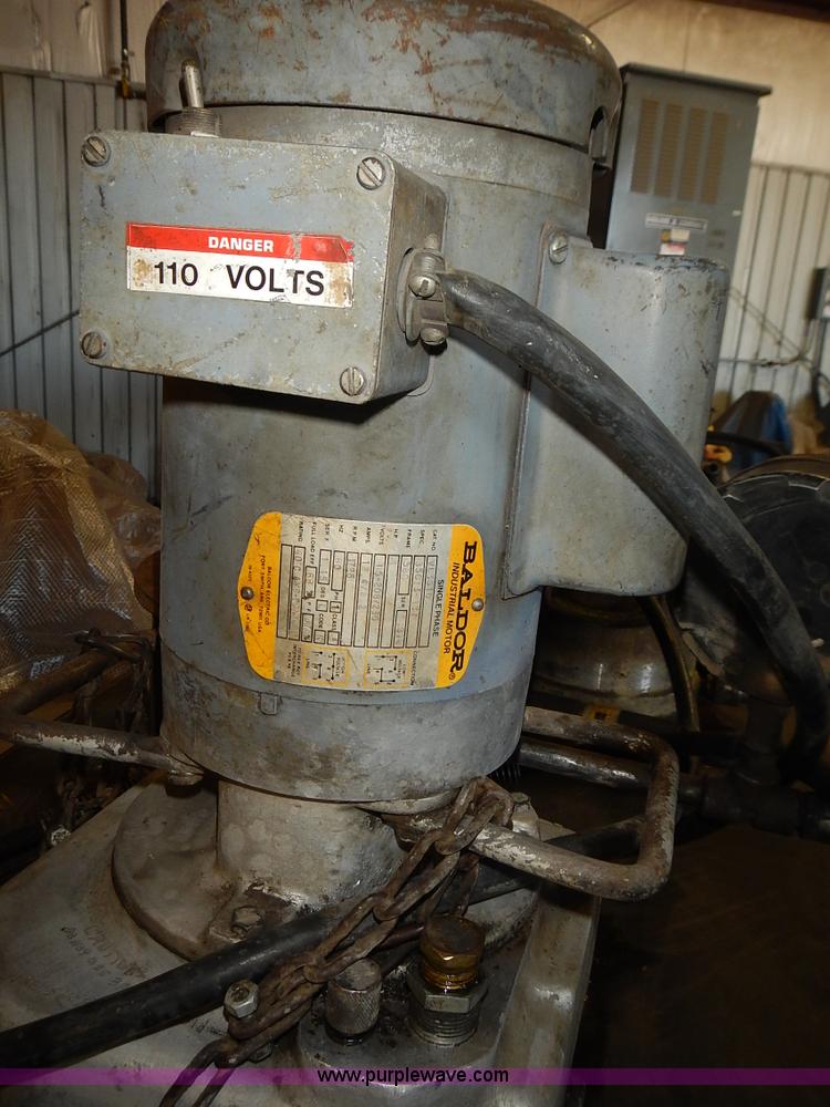 image for item BN9051 (16) assorted hydraulic jacks