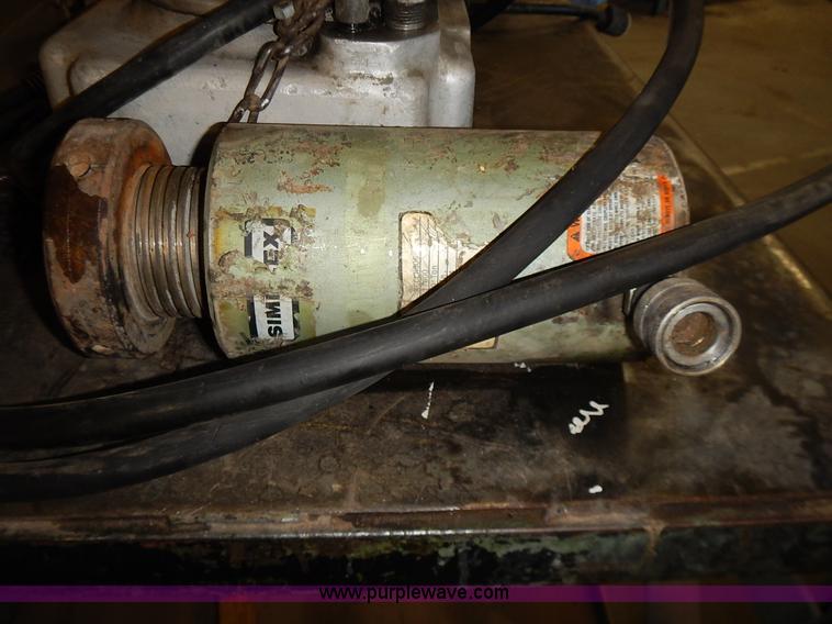 image for item BN9051 (16) assorted hydraulic jacks