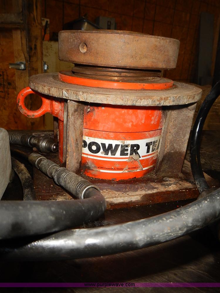 image for item BN9051 (16) assorted hydraulic jacks