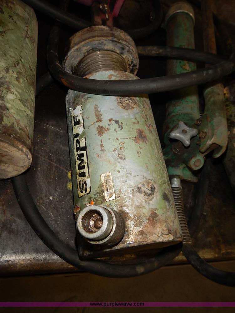 image for item BN9051 (16) assorted hydraulic jacks