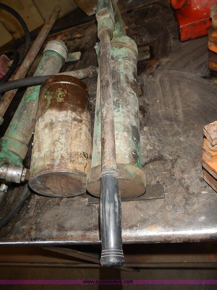 image for item BN9051 (16) assorted hydraulic jacks