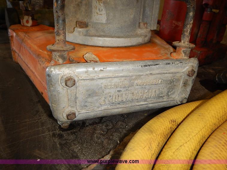image for item BN9051 (16) assorted hydraulic jacks
