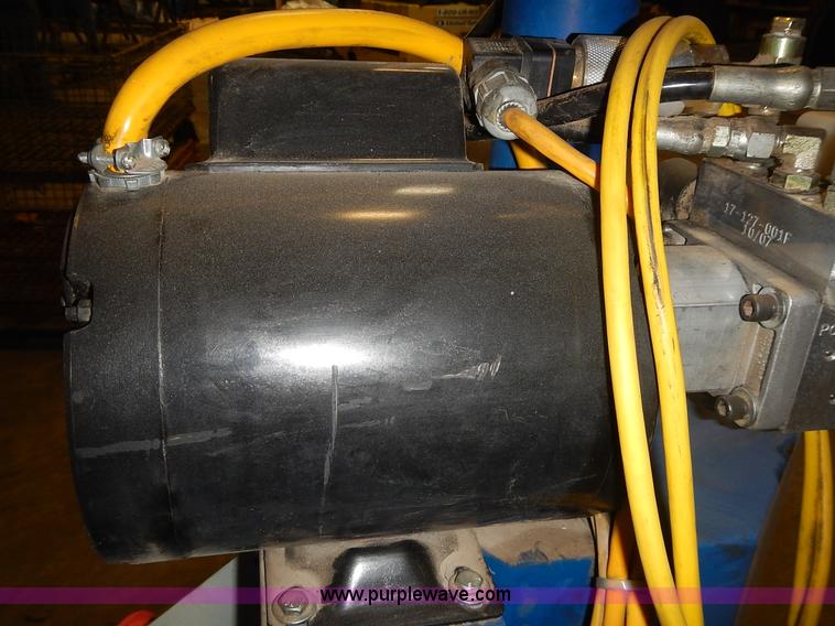 image for item BN9052 2009 Vestil HPC-400 five gallon bucket compactor