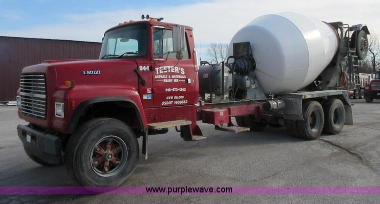 image for item I1754 1997 Ford LT9000 mixer truck