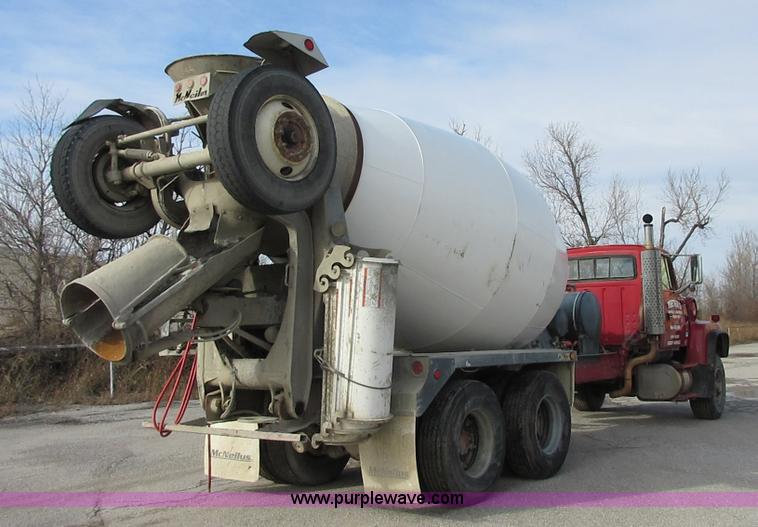 image for item I1754 1997 Ford LT9000 mixer truck