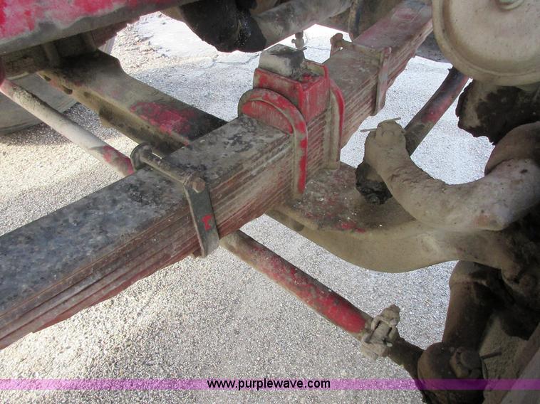 image for item I1754 1997 Ford LT9000 mixer truck