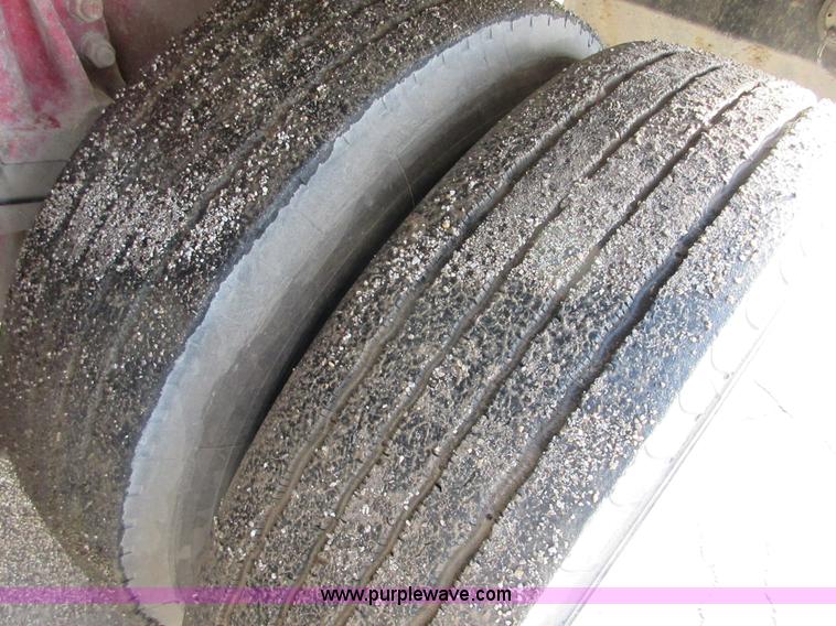 image for item I1754 1997 Ford LT9000 mixer truck