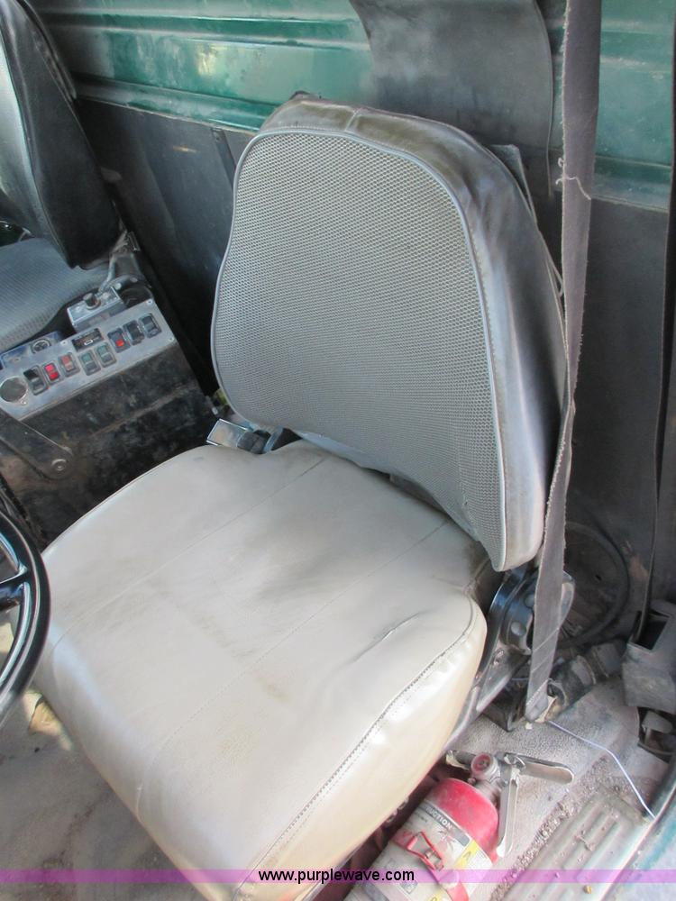 image for item I1754 1997 Ford LT9000 mixer truck