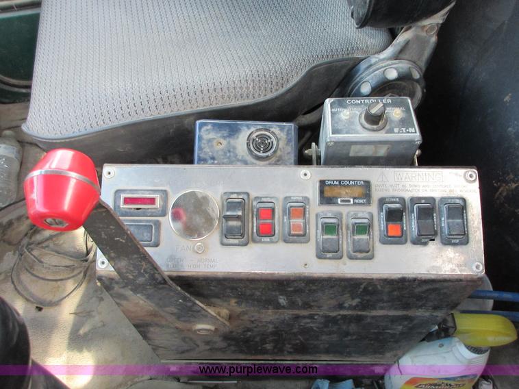 image for item I1754 1997 Ford LT9000 mixer truck