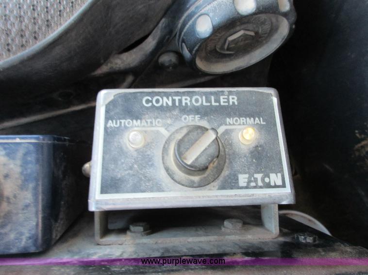 image for item I1754 1997 Ford LT9000 mixer truck