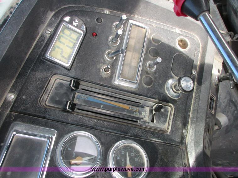 image for item I1754 1997 Ford LT9000 mixer truck