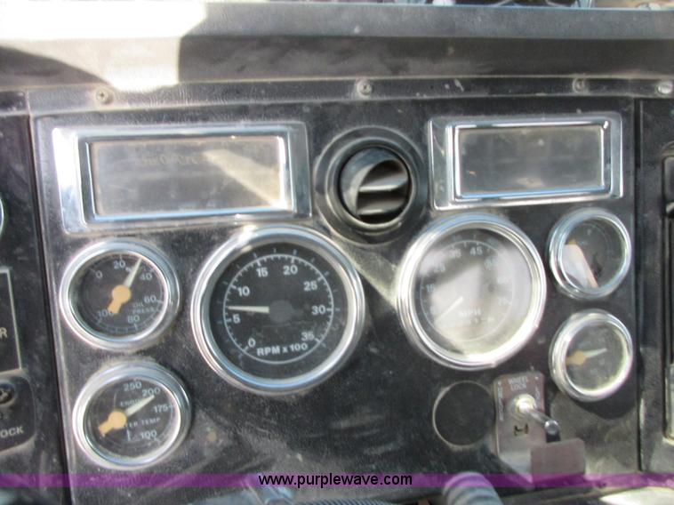 image for item I1754 1997 Ford LT9000 mixer truck