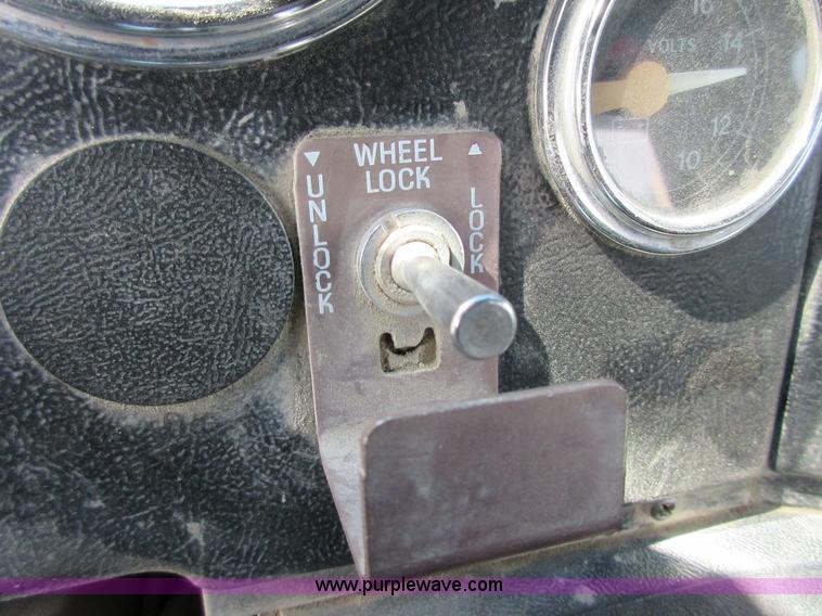 image for item I1754 1997 Ford LT9000 mixer truck