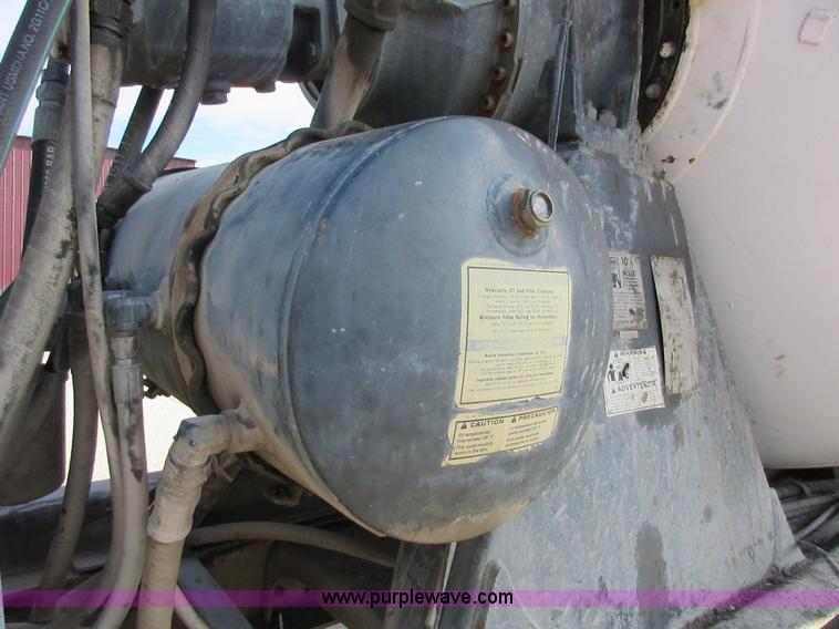 image for item I1754 1997 Ford LT9000 mixer truck