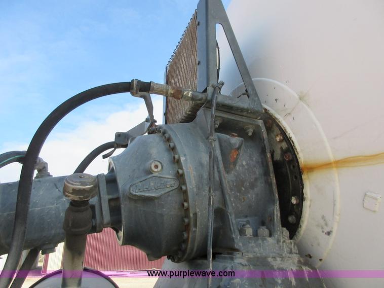 image for item I1754 1997 Ford LT9000 mixer truck