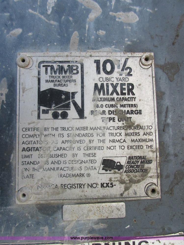 image for item I1754 1997 Ford LT9000 mixer truck