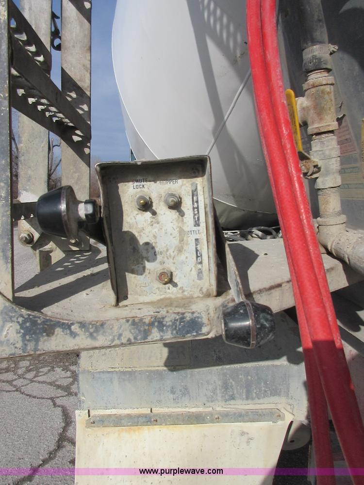 image for item I1754 1997 Ford LT9000 mixer truck