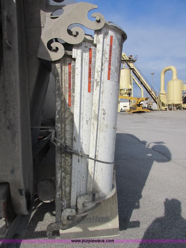 image for item I1754 1997 Ford LT9000 mixer truck